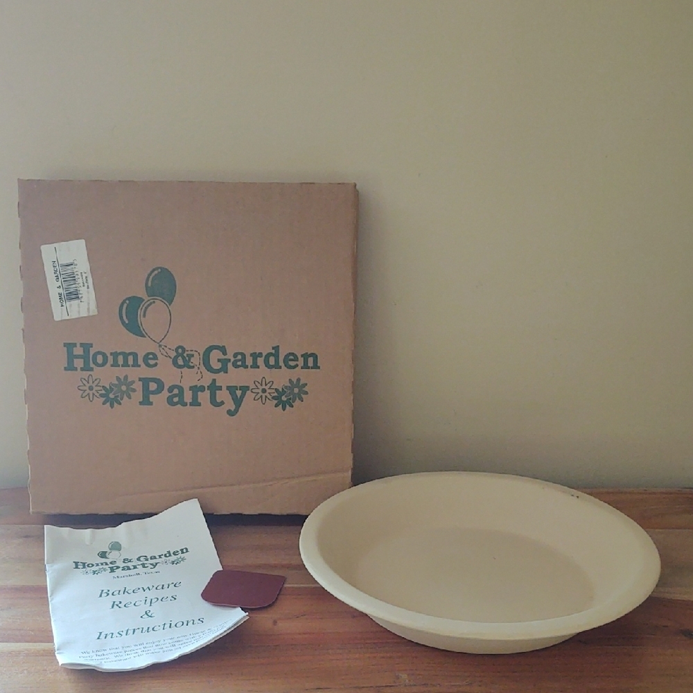 NEW Home & Garden Party Stoneware 9" Baking Dish